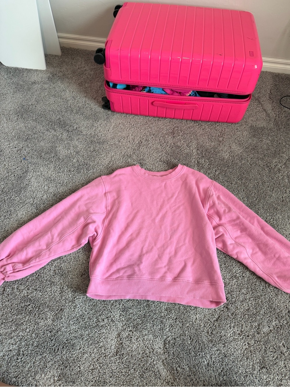 UGG Women’s Hot Pink Brook Balloon Sleeve Crewneck Fleece Sweatshirt